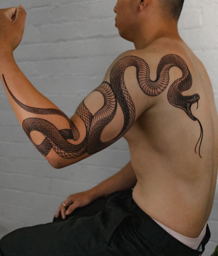 Tatouage Bras Homme Serpent Marron 