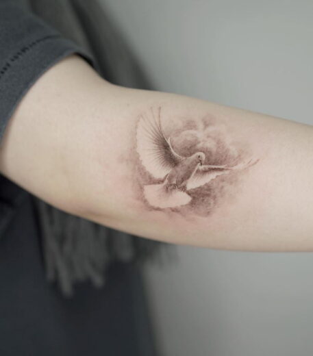 Tatouage Colombe Poignet