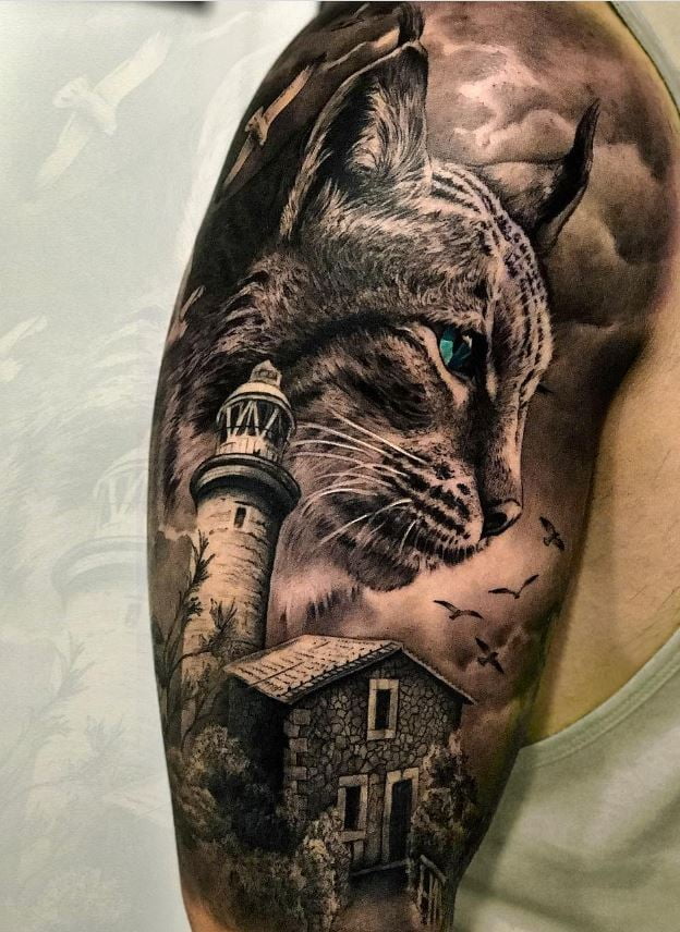 Tatouage Haut Du Bras Homme Lynx Et Paysage 