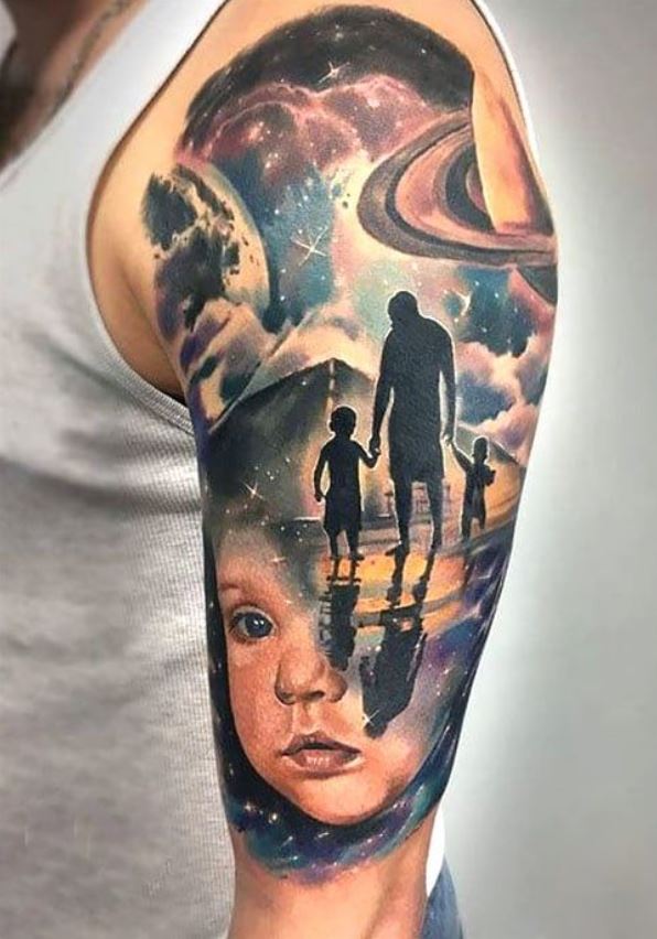 Tatouage Haut Du Bras Homme Famille Astrale