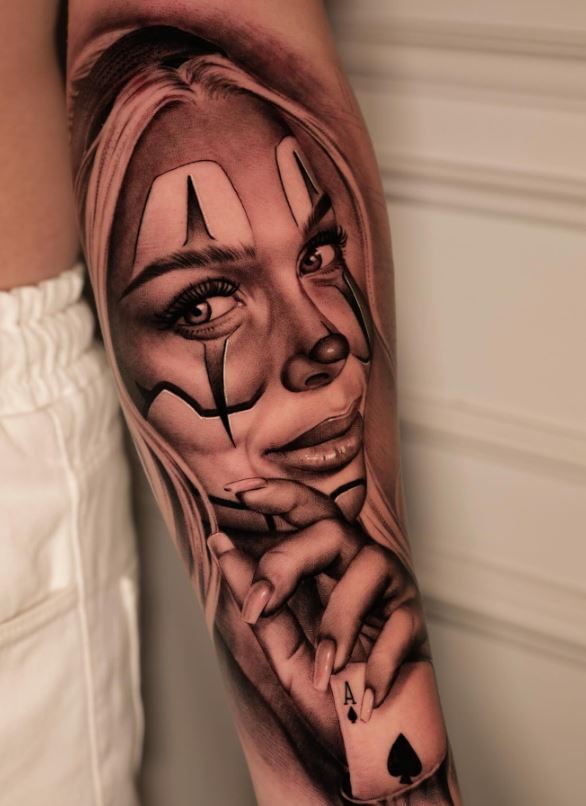 Tatouage Homme Sur L'avant Bras Femme Clown 