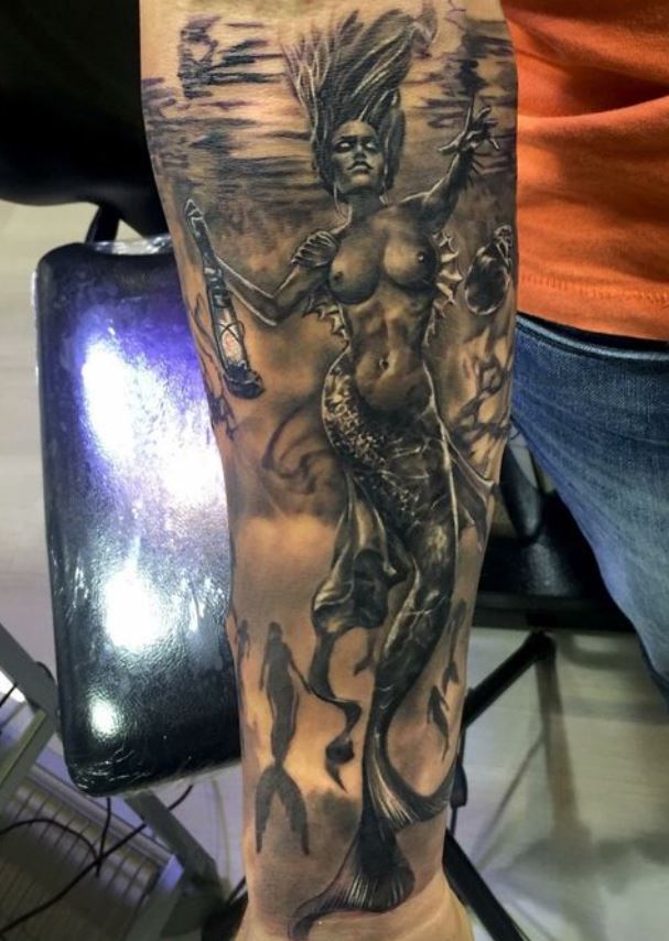 Tatouage Avant Bras Homme Sirènes Et Lanterne