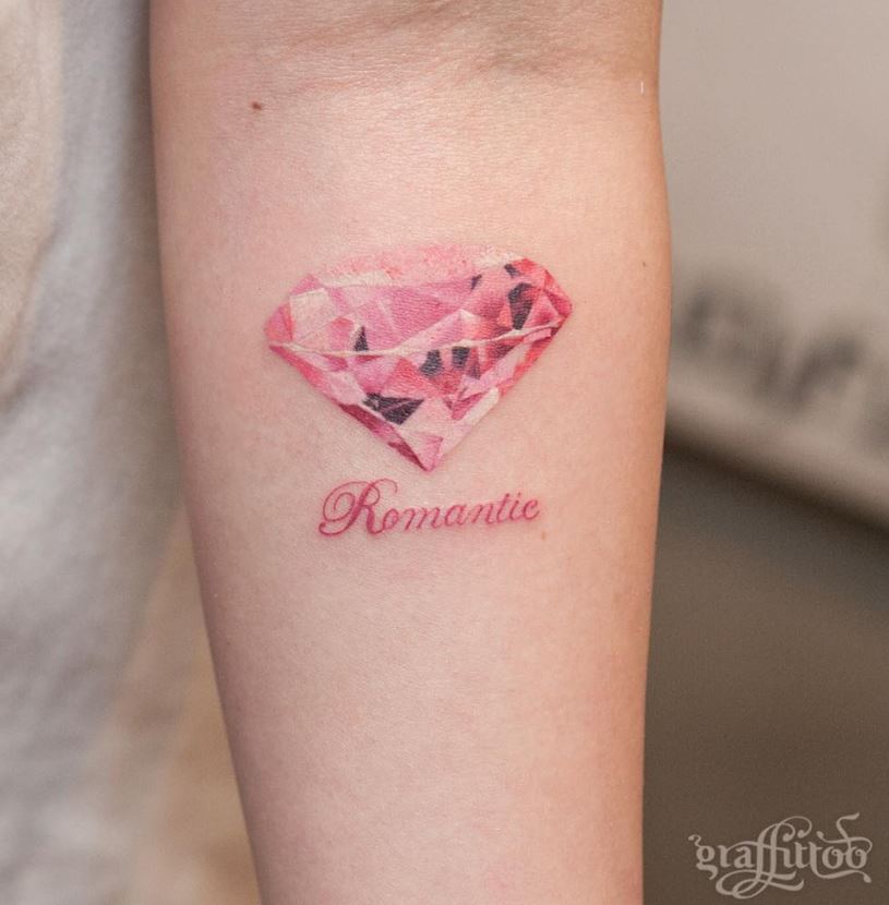 Tatouage Diamant Rose Et Mot 