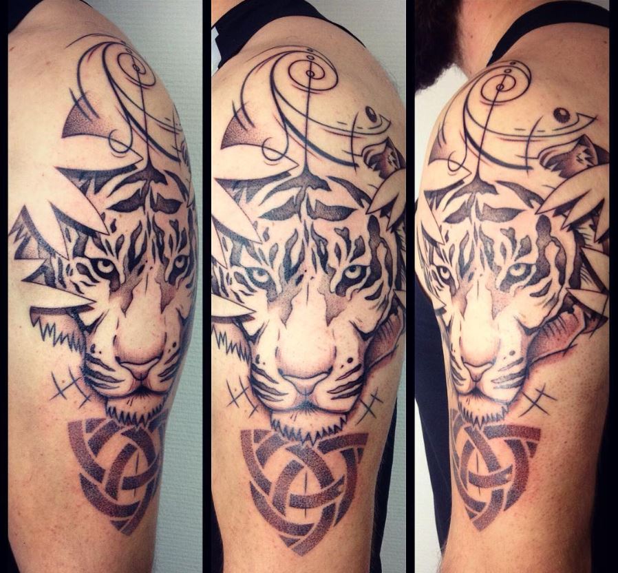 Tatouage Tigre Celtique Et Arabesque 