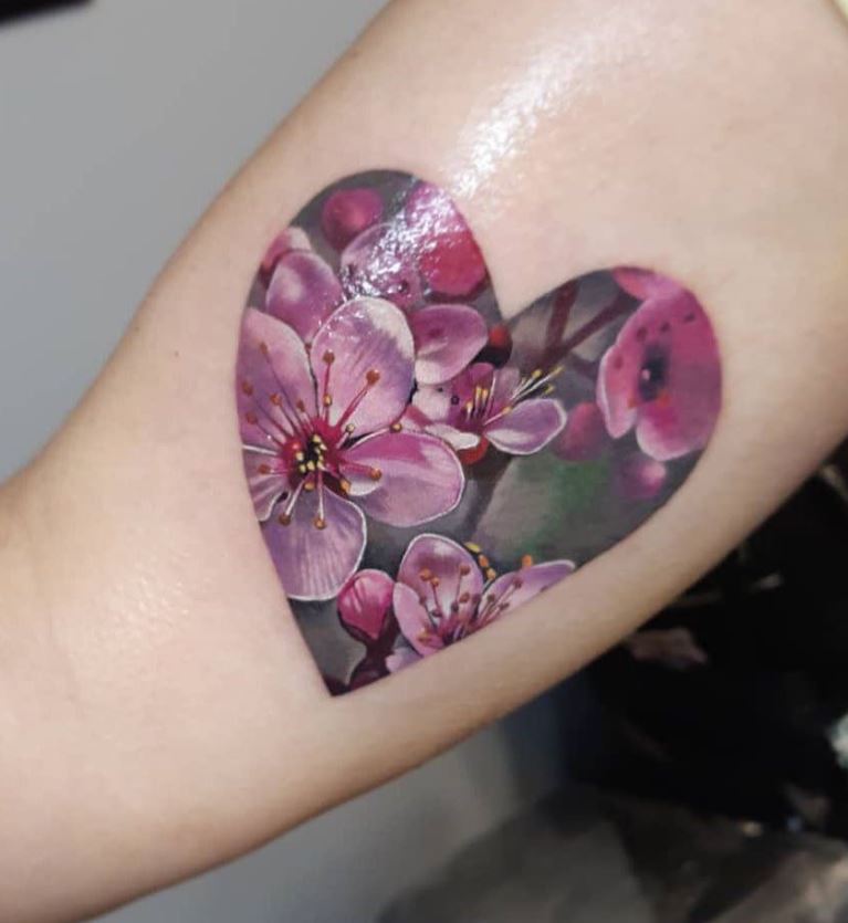 Tatouage Fleur De Cerisier En Cœur 