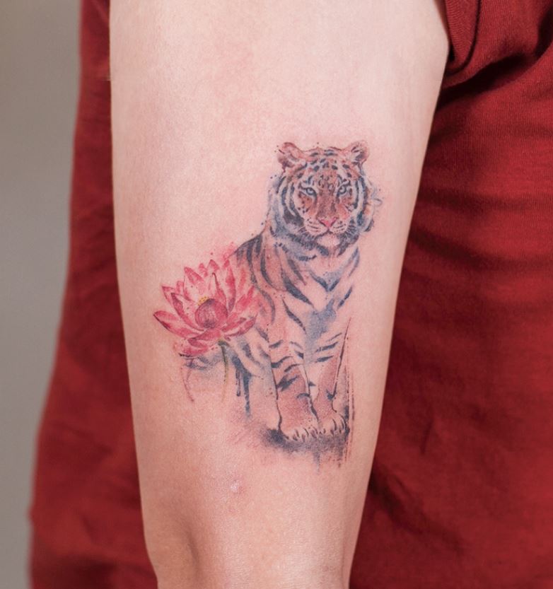  Tatouage Tigre Et Fleur De Lotus 