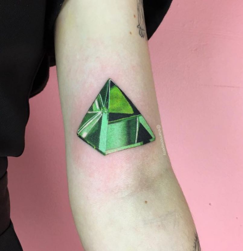Tatouage Diamant Vert Triangulaire 