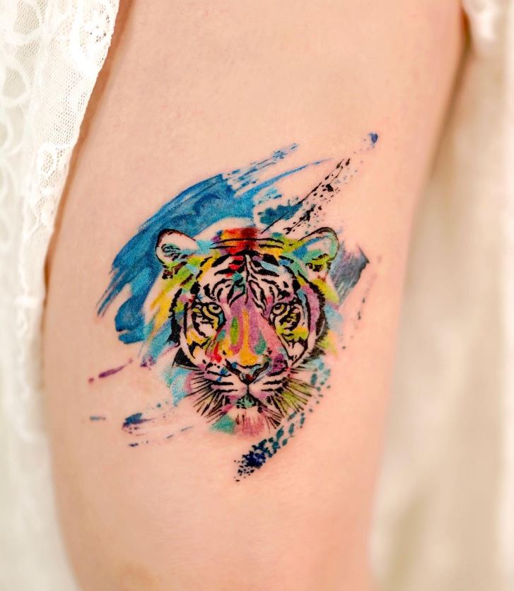 Tatouage Tigre Et Fresques Colorées 