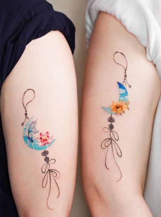 Tatouage Meilleure Amie Norigae Avec Lune Florale