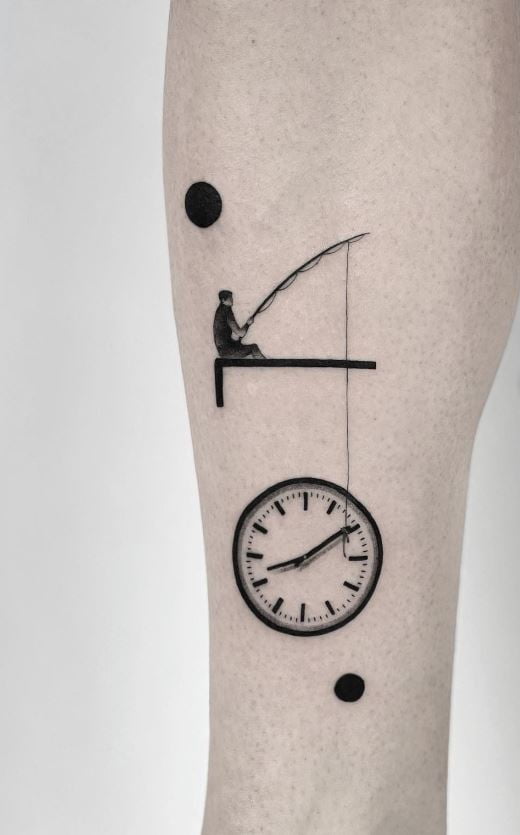 Tatouage Horloge Et Pêcheur Minimaliste 
