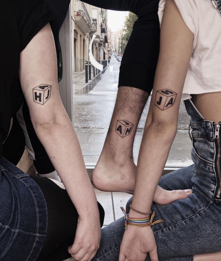 Tatouage Frère Et Sœur Dé à Initiales 