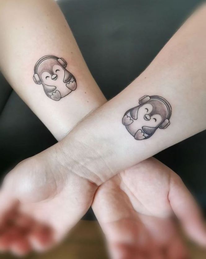 Tatouage Meilleure Amie Pingouin Avec Casque