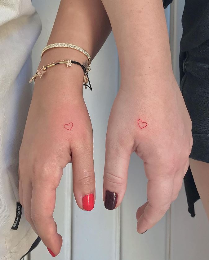 Micro Tatouage Cœur Rouge Meilleure Amie 