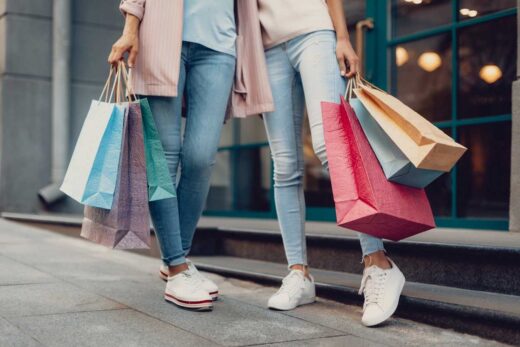 Femmes Avec Sacs De Shopping