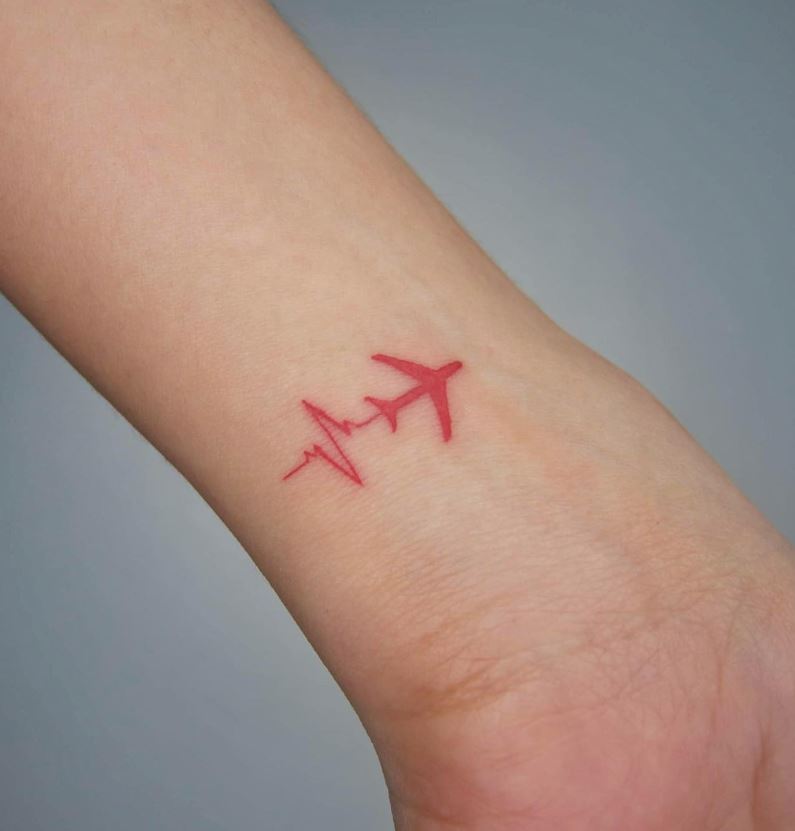 Tatouage Voyage Avion Et Tracé En Rouge