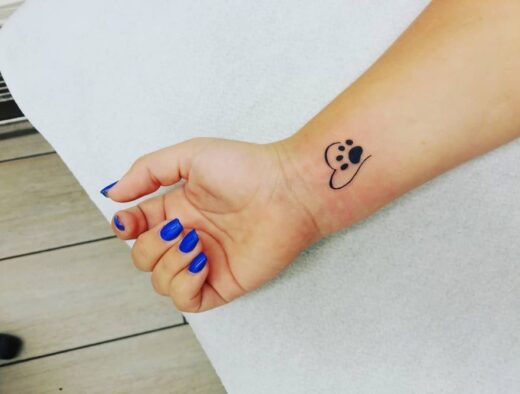 Tatouage patte de chien : 60 idées et photos de tattoo (2025)