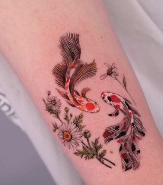 Tatouage carpe koï : 50 photos et idées pour l'adopter