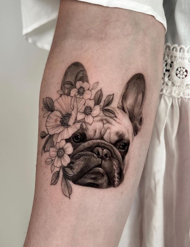 Tatouage Chien Tête De Bouledogue Florale 