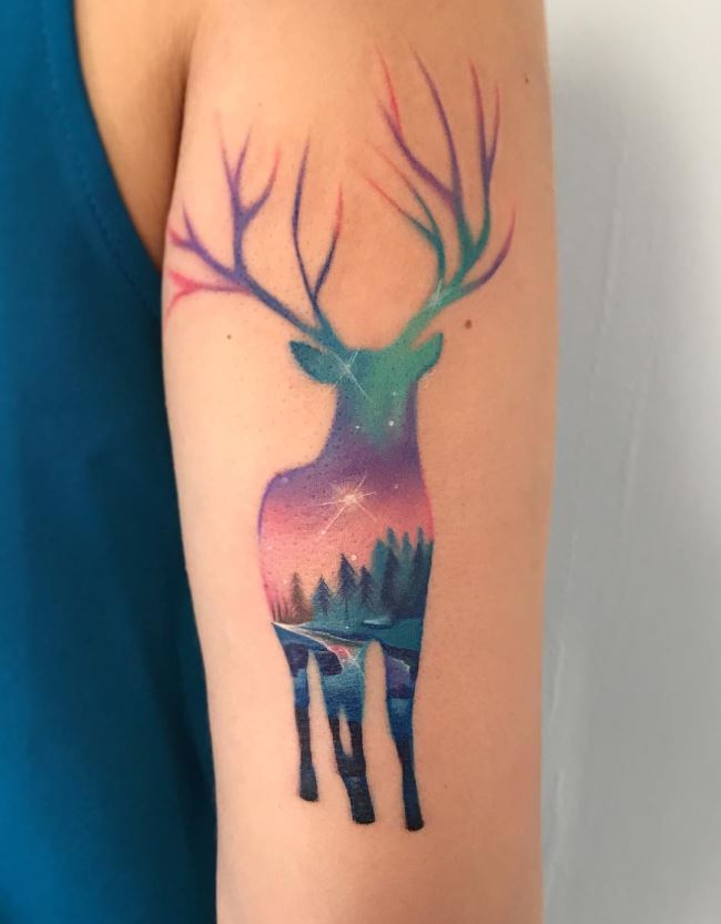 Tatouage Cerf à Paysage étoilé 