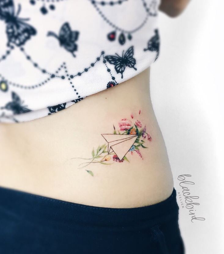 Tatouage Voyage Avion En Papier Et Fleurs 