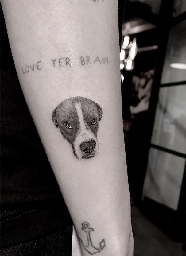 Tatouage Chien Tête De Pitbull Croisé De Miley Cyrus 