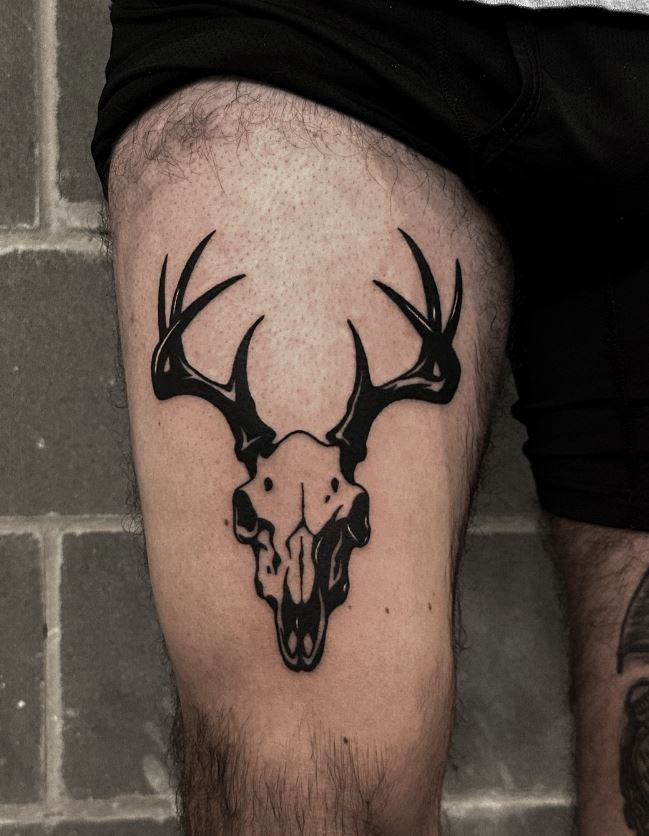 Tatouage Crâne De Cerf Sur La Cuisse 