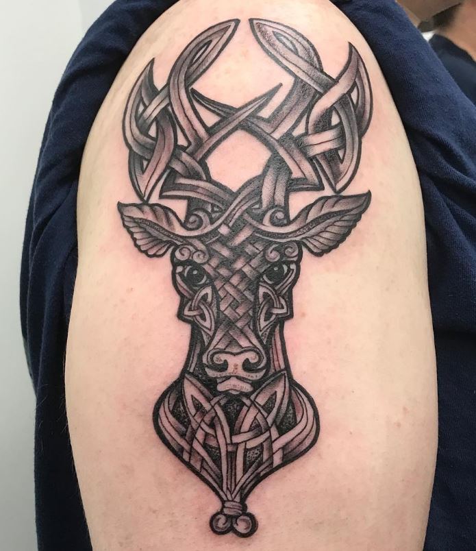 Tatouage Cerf Celtique 