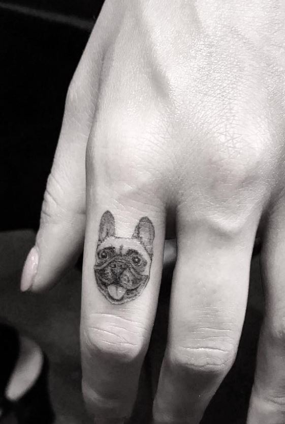 Tatouage Chien Tête De Bouledogue De Chiara Ferragni 