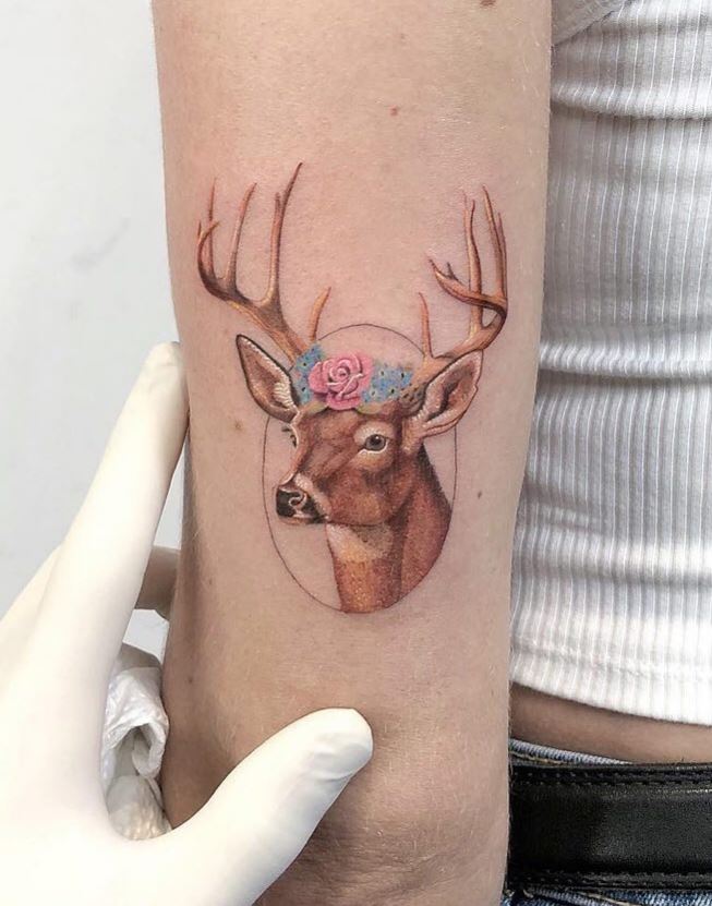 Tatouage Portrait De Cerf Floral 