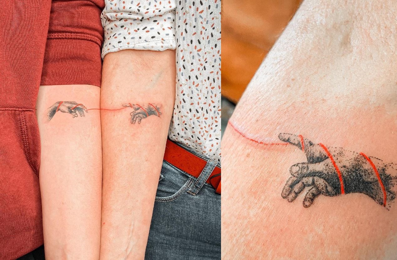 Tatouage Mère Fille Mains Liées Avec Fil 