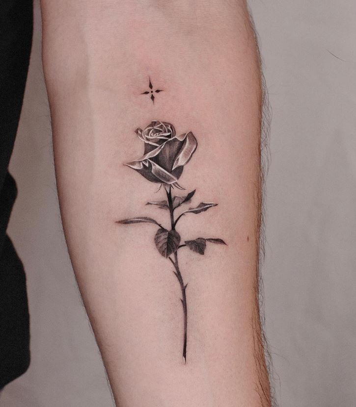 Tatouage Avant Bras Rose étoilée Homme 