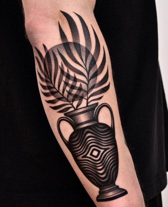 Tatouage Avant Bras Homme Vase Hypnotique 