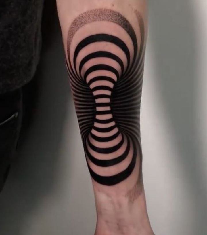 Tatouage Homme Graphique En 3d Sur L'avant Bras 