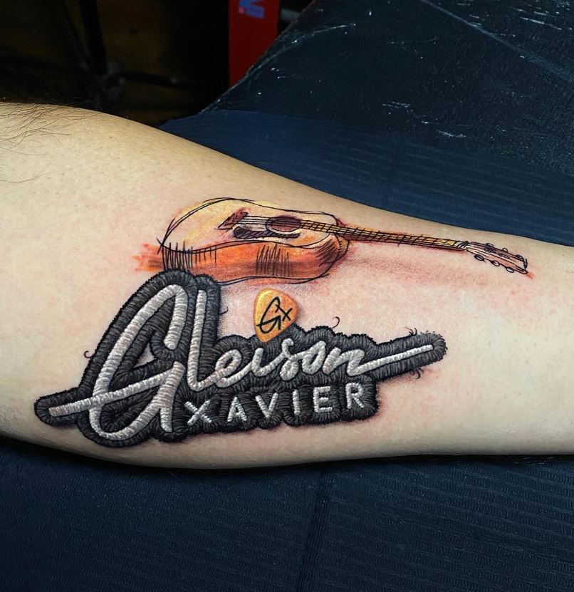 Tatouage Avant Bras Homme Guitare Et Lettrage 