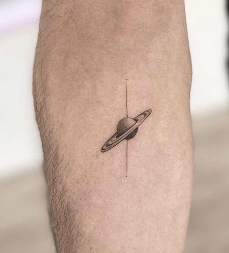 Tatouage Avant Bras Homme Planète Discrète 