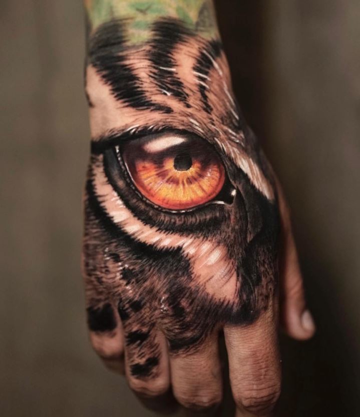 Tatouage Main Homme œil De Tigre 