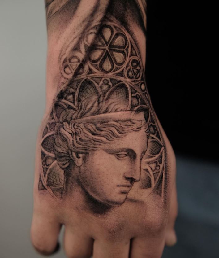 Tatouage De Statue Vénus De Milo Sur Main Homme 